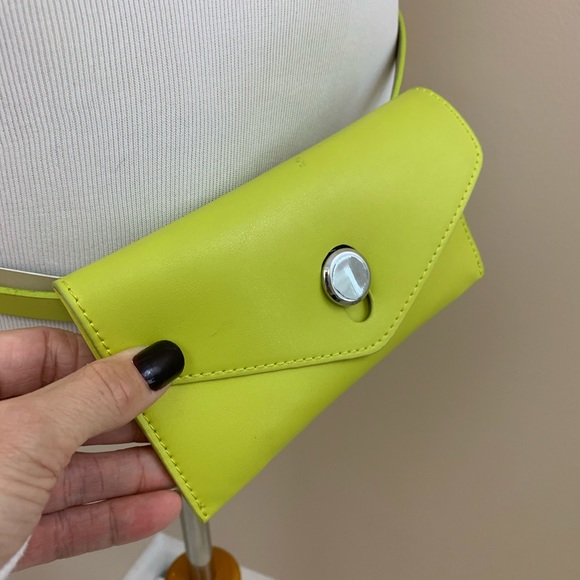 Lime green vegan belt bag! - Picture 2 of 7